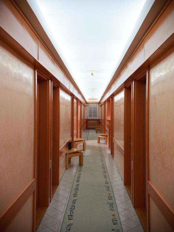 Hotel Lupus Нови-Сад Экстерьер фото