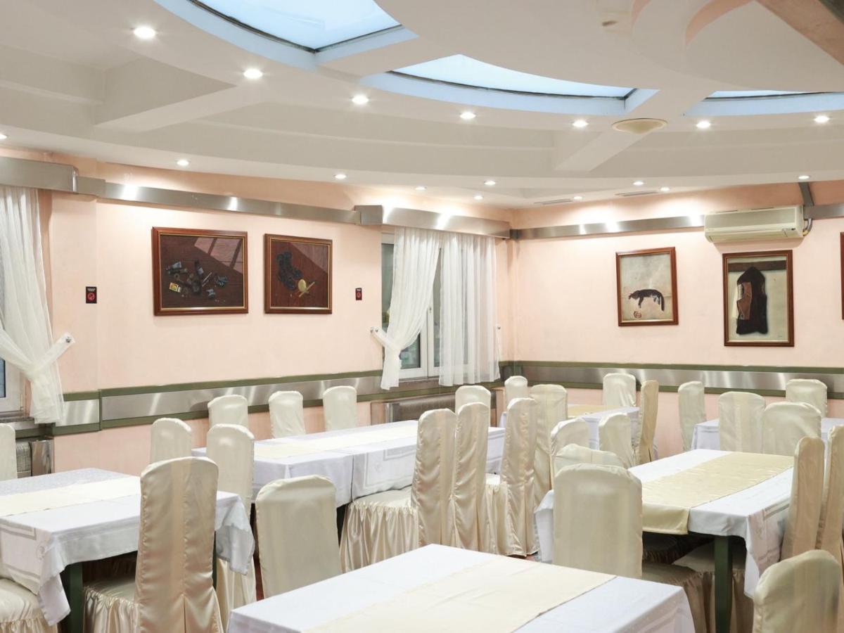 Hotel Lupus Нови-Сад Экстерьер фото