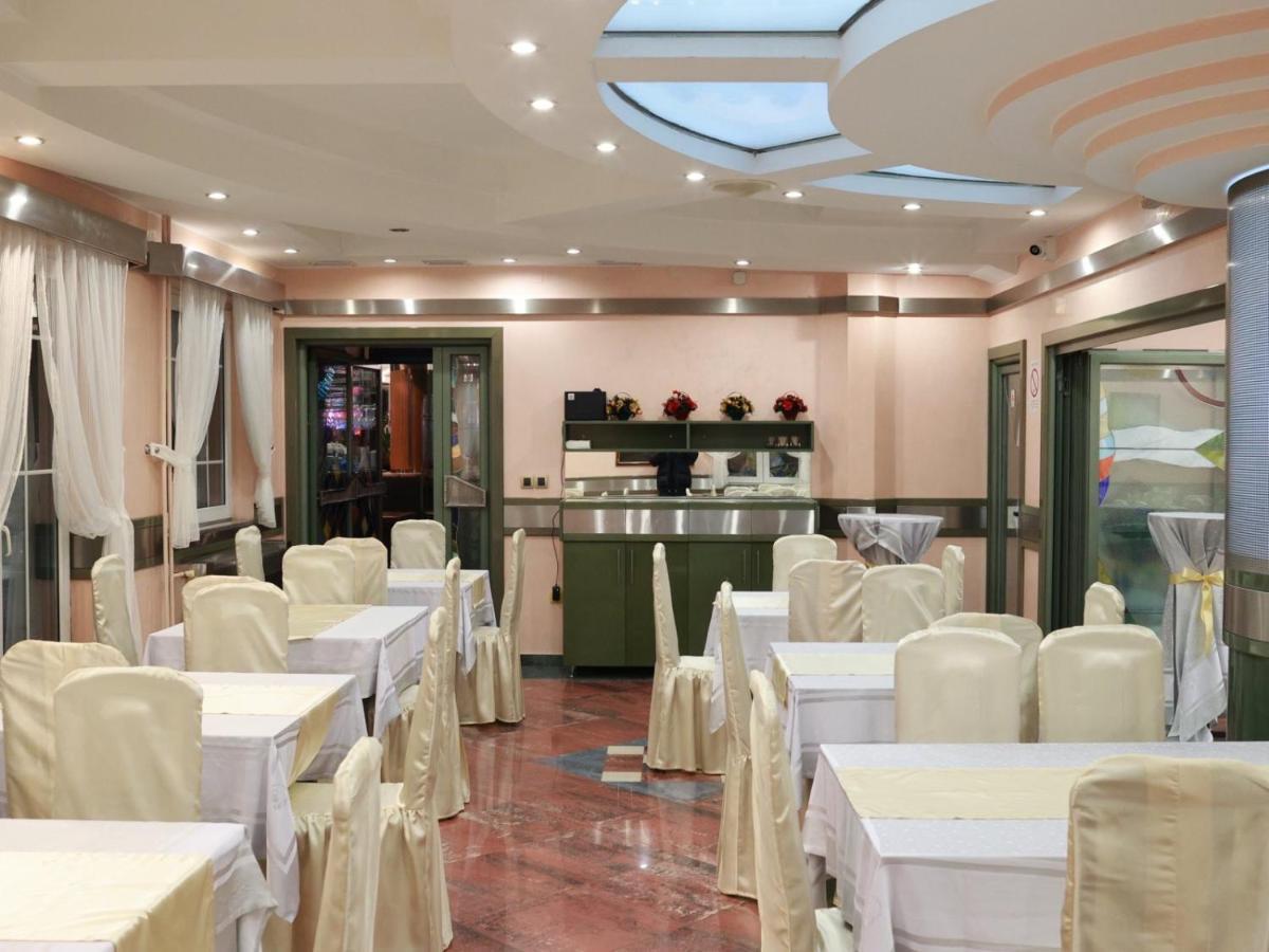 Hotel Lupus Нови-Сад Экстерьер фото