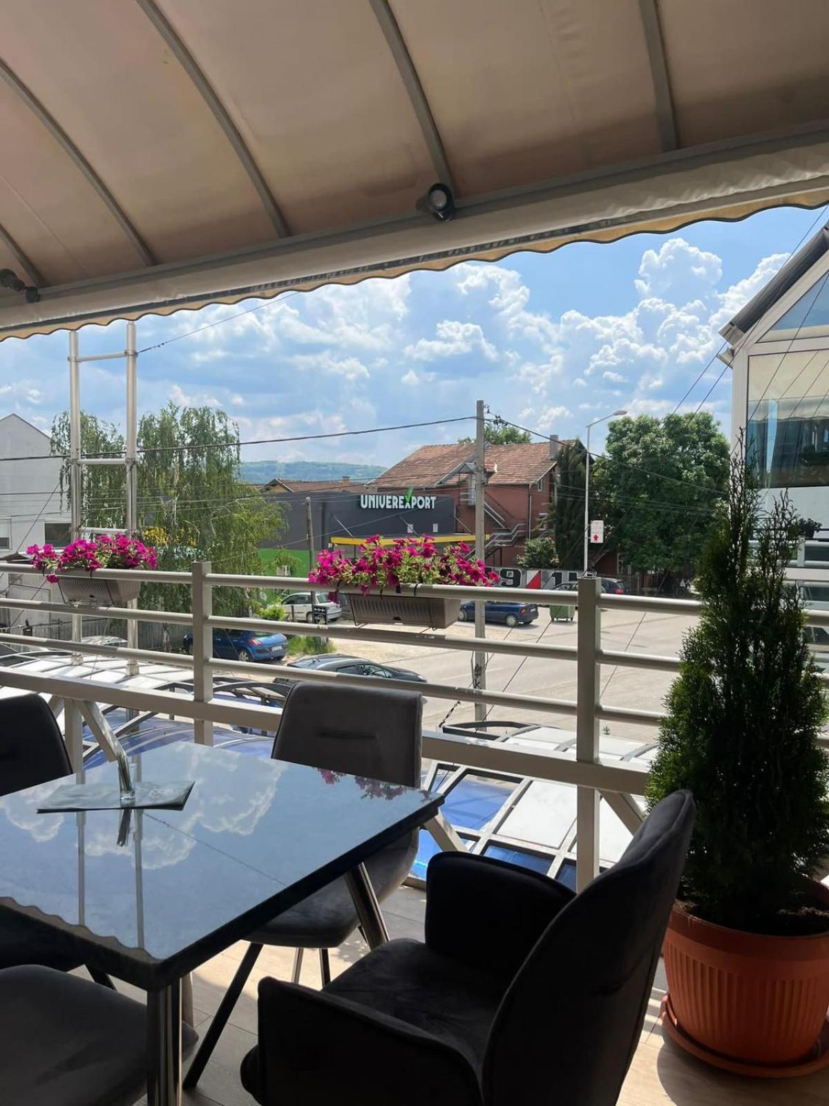 Hotel Lupus Нови-Сад Экстерьер фото